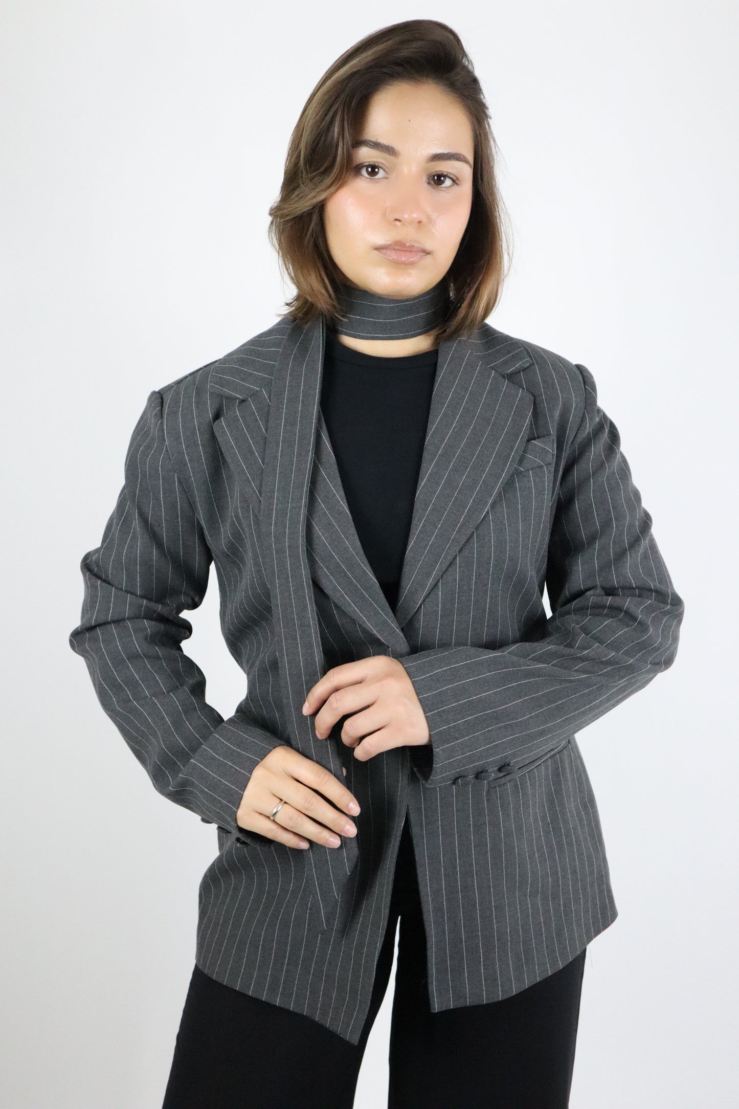 Blazer mit Nadelstreifen und Schal-Detail