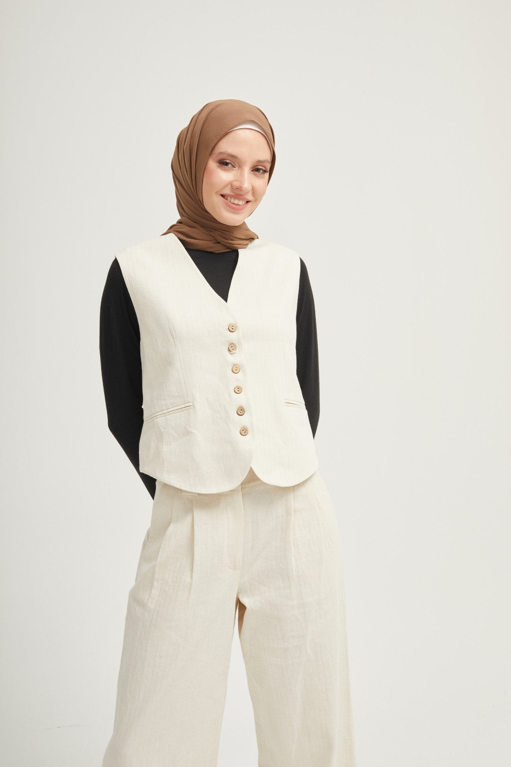 Cotton vest with pocket - minimalism meets elegance