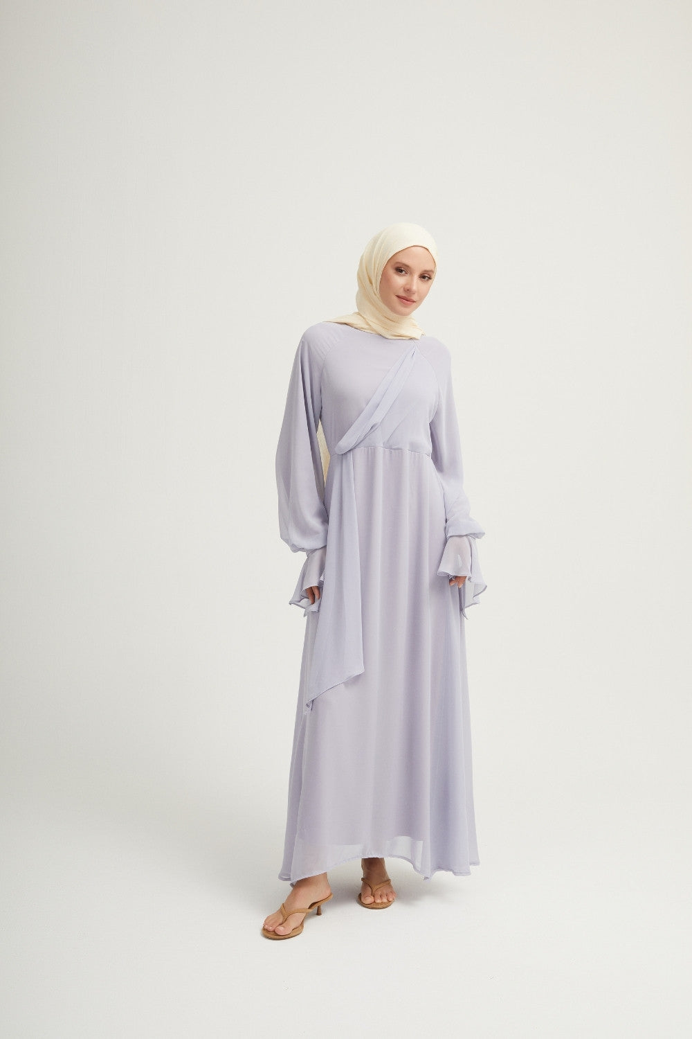 Naga Dress - Modest Eleganz mit Statement-Ärmeln