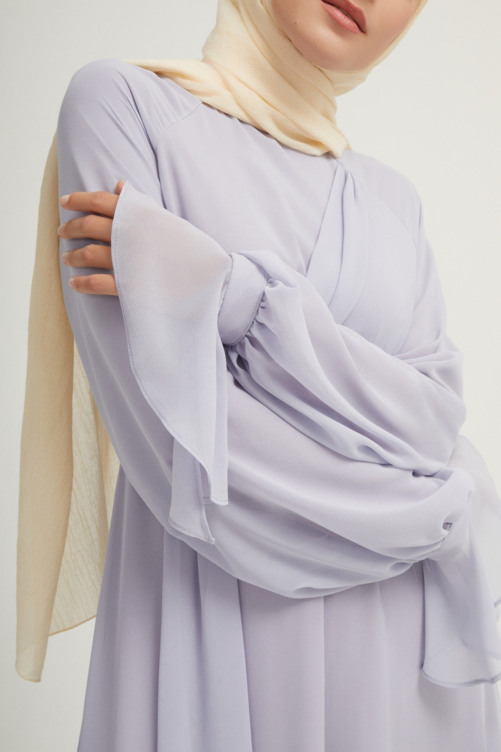 Naga Dress - Modest Eleganz mit Statement-Ärmeln