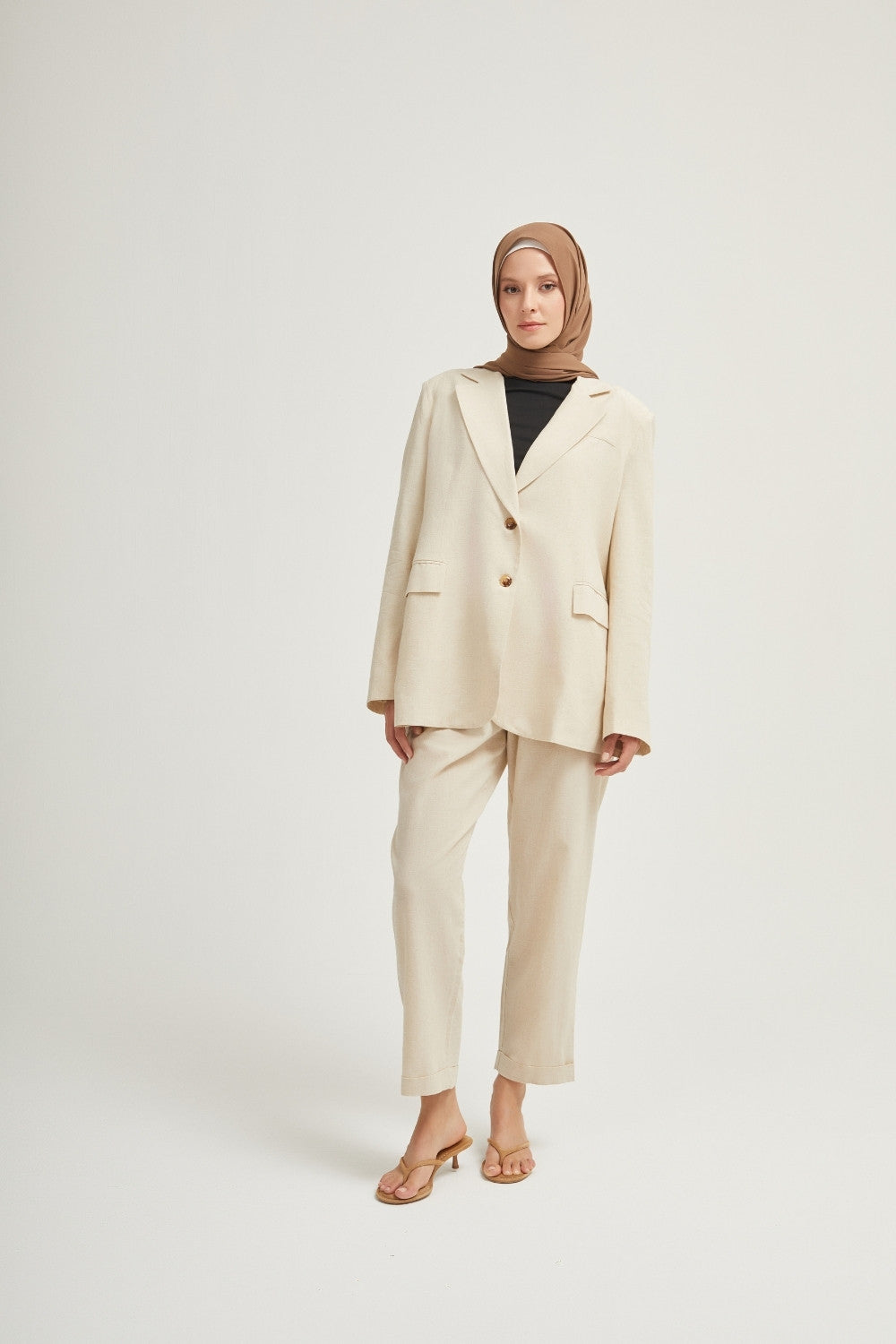Nassau Twinset – Elegant beige trouser suit for modest fashion & business chic