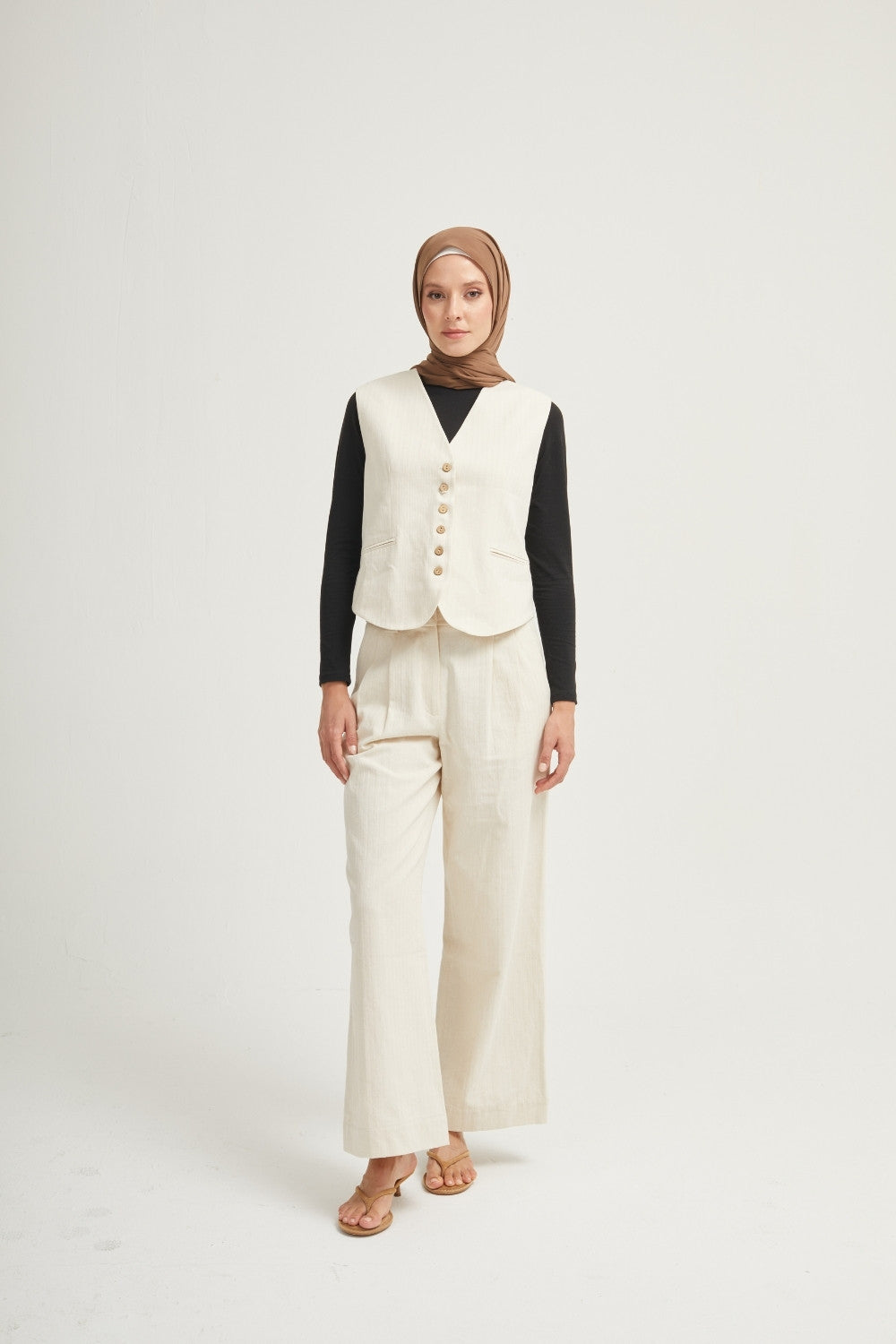 Cotton vest with pocket - minimalism meets elegance