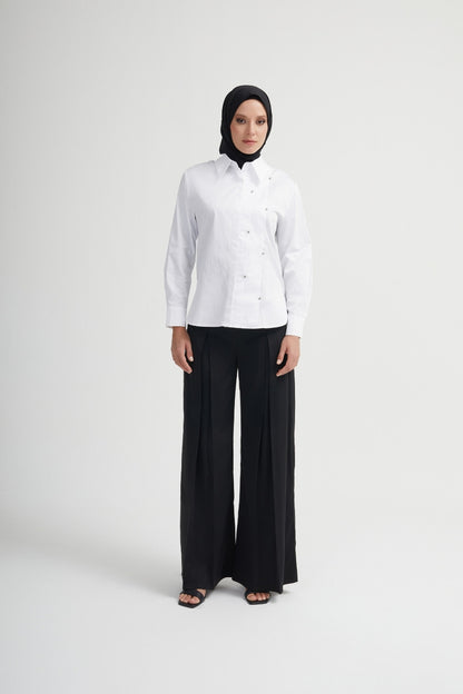 pleated trousers