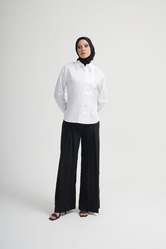 pleated trousers