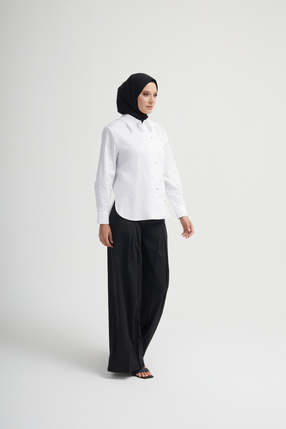 pleated trousers