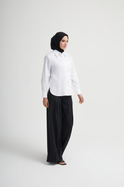 pleated trousers