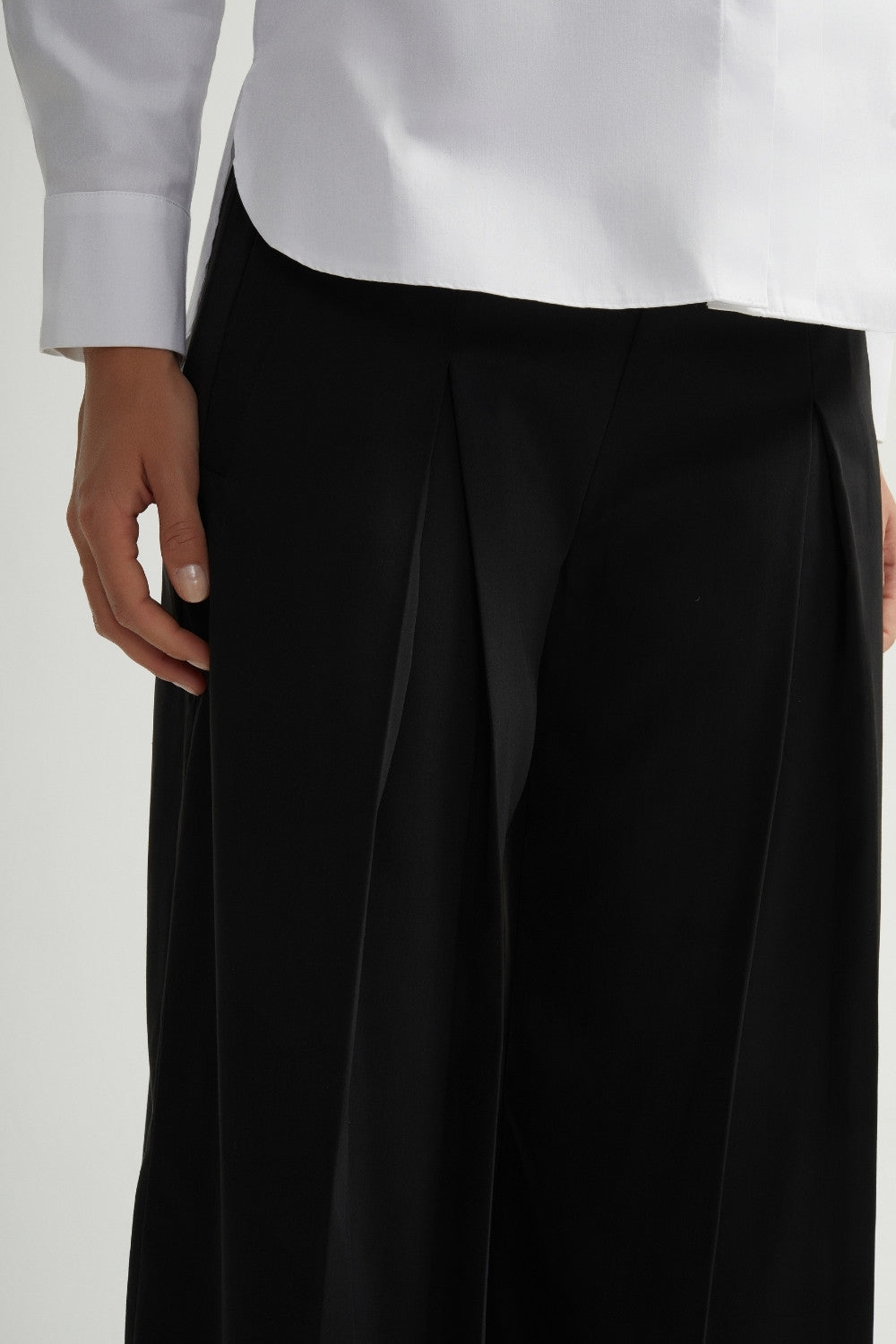 pleated trousers